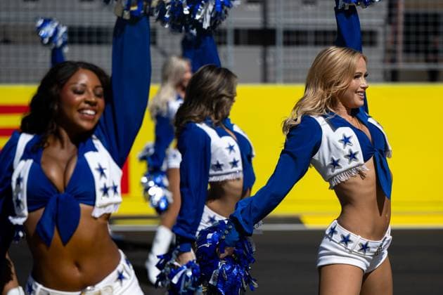 Dallas Cowboys Cheerleaders NFL, American Football perform on the grid before the race, USA, Formula 1 World Championship, Pirelli Grand Prix of the United States of America, Circuit of the Americas Austin, race, 20 10 2024 USA, Formula 1 World Championship, Pirelli Grand Prix of the United States of America, Circuit of the Americas Austin, race, 20 10 2024 Austin Copyright: xEibner-Pressefoto Memmlerx EP_MMR