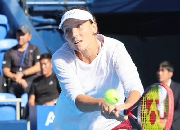 October 21, 2024, Tokyo, Japan - Varvara Gracheva of France returns the ball against Japan s Mai Hontama during the first round match of the Toray Pan Pacific Open tennis tournament at the Ariake Coliseum in Tokyo on Monday, October 21, 2024. Gracheva defeated Hontama. (photo by Yoshio Tsunoda AFLO) Noxthirdxpartyxsales  (0774520414st)