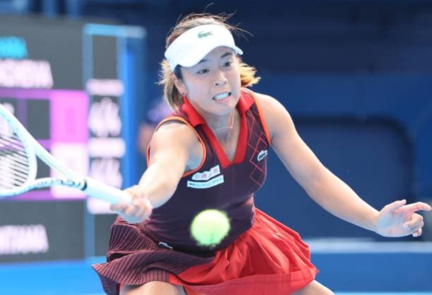 October 21, 2024, Tokyo, Japan - Mai Hontama of Japan returns the ball against Varvara Gracheva of France during the first round match of the Toray Pan Pacific Open tennis tournament at the Ariake Coliseum in Tokyo on Monday, October 21, 2024. Gracheva defeated Hontama. (photo by Yoshio Tsunoda AFLO) Noxthirdxpartyxsales  (0774520433st)