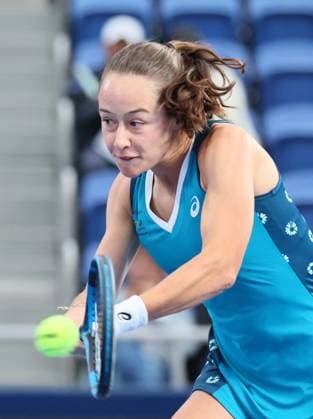 October 21, 2024, Tokyo, Japan - Zeynep Sonmez of Turkey returns the ball against Magdalena Frech of Poland during the first round match of the Toray Pan Pacific Open tennis tournament at the Ariake Coliseum in Tokyo on Monday, October 21, 2024. Sonmez defeated Frech. (photo by Yoshio Tsunoda AFLO) Noxthirdxpartyxsales  (270595320)