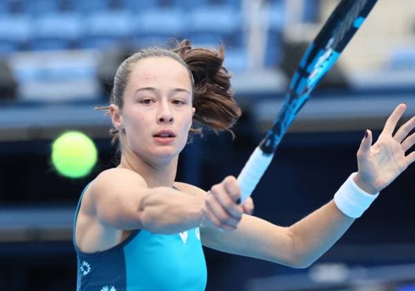 October 21, 2024, Tokyo, Japan - Zeynep Sonmez of Turkey returns the ball against Magdalena Frech of Poland during the first round match of the Toray Pan Pacific Open tennis tournament at the Ariake Coliseum in Tokyo on Monday, October 21, 2024. Sonmez defeated Frech. (photo by Yoshio Tsunoda AFLO) Noxthirdxpartyxsales  (270595322)