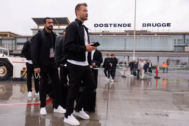AC Milan v Club Brugge - UEFA Champions League - Media activities OSTEND, BELGIUM - OCTOBER 21 : Mignolet Simon goalkeeper of Club Brugge pictured at Ostend-Bruges Airport prior matchday of of the UEFA Champions League, league phase match, between AC Milan and Club Brugge on October 21, 2024 in Ostend, Belgium, 21 10 2024 Ostend Belgium  Copyright: xJanxDexMeuleneirx