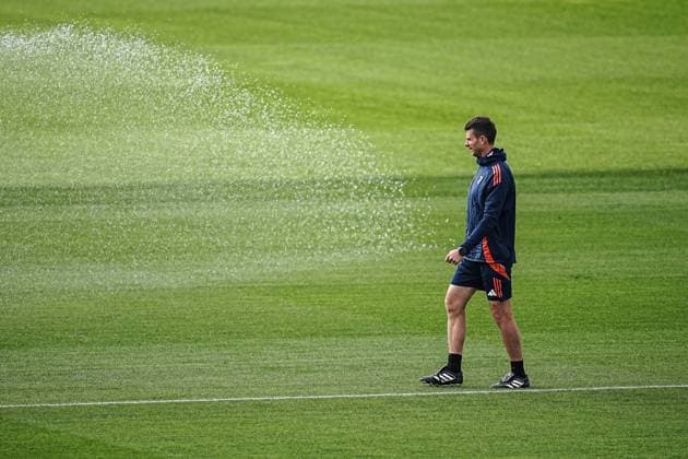 Sport Bilder des Tages Juventus head coach Thiago Motta during training session at JTC Continassa in Turin on the eve of their League Phase, Matchday 3 of UEFA Champions League football match against VfB Stuttgart - Tuesday, October 21, 2024. - Soccer .  Copyright: xMarcoxAlpozzi LaPressex