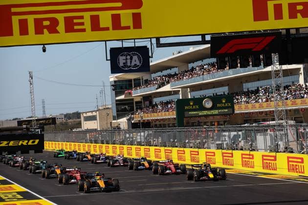 Start, 4 Lando Norris GBR, McLaren Formula 1 Team , 1 Max Verstappen NLD, Oracle Red Bull Racing , 55 Carlos Sainz ESP, Scuderia Ferrari HP , 16 Charles Leclerc MCO, Scuderia Ferrari HP , F1 Grand Prix of USA at Circuit of The Americas on October 20, 2024 in Austin, United States of America Photo by HOCH ZWEI Austin United States of America