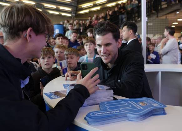 TENNIS - ATP, Tennis Herren Erste Bank Open VIENNA,AUSTRIA,21.OCT.24 - TENNIS - ATP World Tour, Erste Bank Open. Image shows Dominic Thiem (AUT) and fans.  GEPAxpictures xWalterxLuger