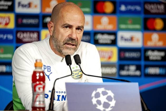 PARIS - PSV Eindhoven coach Peter Bosz during the press conference, PK, Pressekonferenz ahead of the UEFA Champions League match against Paris Saint Germain at Parc des Princes on Oct. 21, 2024 in Paris, France. ANP ROBIN VAN LONKHUIJSEN UEFA Champions League MD-1 2024 25 xVIxANPxSportx xxANPxIVx 511488011 originalFilename: 511488011.jpg