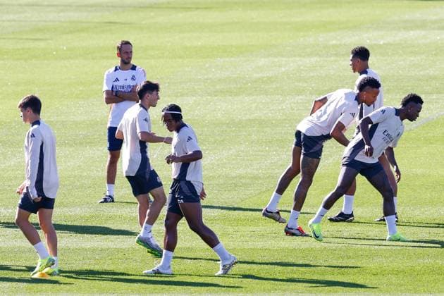 October 21, 2024, Madrid, Madrid, SPAIN: Endrick Felipe of Real Madrid gestures during the training day of Real Madrid ahead of the UEFA Champions League, football match against Borussia Dortmund, at Ciudad Deportiva Real Madrid on October 21, 2024, in Valdebebas, Madrid, Spain. Madrid SPAIN - ZUMAa181 20241021_zaa_a181_030 Copyright: xDennisxAgyemanx