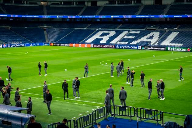 Champions League 2024 25 League Phase MD3: Borussia Dortmund Training Session and press conference, PK, Pressekonferenz Players of Borussia Dortmund seen taking a walk on the pitch during Borussia Dortmund Training Session and Press Conference ahead of the Champions League 2024 25 League Phase MD3 football match against Real Madrid at Estadio Santiago Bernabeu on October 21, 2024 in Madrid, Spain. Madrid Estadio Santiago Bernabeu Madrid Spain Copyright: xAlbertoxGardinx AGardin_20241021_Football_Champions_Borussia_Dortmund_PC_004