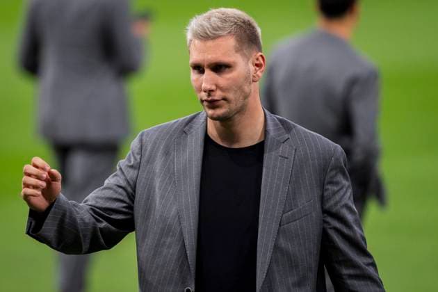 Champions League 2024 25 League Phase MD3: Borussia Dortmund Training Session and press conference, PK, Pressekonferenz Niklas Sule of Borussia Dortmund seen walking on the pitch during Borussia Dortmund Training Session and Press Conference ahead of the Champions League 2024 25 League Phase MD3 football match against Real Madrid at Estadio Santiago Bernabeu on October 21, 2024 in Madrid, Spain. Madrid Estadio Santiago Bernabeu Madrid Spain Copyright: xAlbertoxGardinx AGardin_20241021_Football_Champions_Borussia_Dortmund_PC_086