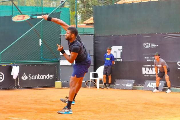 Curitiba ATP, Tennis Herren CH 100 Joao Lucas Reis passes the qualifying CURITIBA (PR), 10 21 2024- TENNIS ATP CHALLENGER CURITIBA JOAO LUCAS REIS RYAN NIJBOER- Joao Lucas Reis managed to pass the qualifying round by defeating Dutchman Ryan Nijboer 6 2 and 6 3 in the last round of qualifying and is guaranteed a place in the main draw. The ATP Challenger Curitiba is being held on the courts of Graciosa Country Club and will end on October 27, 2024. (Foto: Edson De Souza Thenews2 imago images) SPO  Copyright: xEdsonxTeodoroxDexSouzax