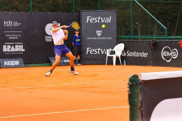 Curitiba ATP, Tennis Herren CH 100 Joao Lucas Reis passes the qualifying CURITIBA (PR), 10 21 2024- TENNIS ATP CHALLENGER CURITIBA JOAO LUCAS REIS RYAN NIJBOER- Joao Lucas Reis managed to pass the qualifying round by defeating Dutchman Ryan Nijboer 6 2 and 6 3 in the last round of qualifying and is guaranteed a place in the main draw. The ATP Challenger Curitiba is being held on the courts of Graciosa Country Club and will end on October 27, 2024. (Foto: Edson De Souza Thenews2 imago images) SPO  Copyright: xEdsonxTeodoroxDexSouzax
