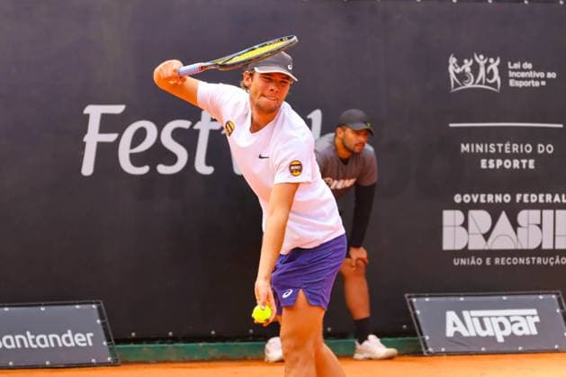 Curitiba ATP, Tennis Herren CH 100 Joao Lucas Reis passes the qualifying CURITIBA (PR), 10 21 2024- TENNIS ATP CHALLENGER CURITIBA JOAO LUCAS REIS RYAN NIJBOER- Joao Lucas Reis managed to pass the qualifying round by defeating Dutchman Ryan Nijboer 6 2 and 6 3 in the last round of qualifying and is guaranteed a place in the main draw. The ATP Challenger Curitiba is being held on the courts of Graciosa Country Club and will end on October 27, 2024. (Foto: Edson De Souza Thenews2 imago images) SPO  Copyright: xEdsonxTeodoroxDexSouzax