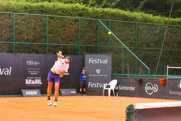 Curitiba ATP, Tennis Herren CH 100 Joao Lucas Reis passes the qualifying CURITIBA (PR), 10 21 2024- TENNIS ATP CHALLENGER CURITIBA JOAO LUCAS REIS RYAN NIJBOER- Joao Lucas Reis managed to pass the qualifying round by defeating Dutchman Ryan Nijboer 6 2 and 6 3 in the last round of qualifying and is guaranteed a place in the main draw. The ATP Challenger Curitiba is being held on the courts of Graciosa Country Club and will end on October 27, 2024. (Foto: Edson De Souza Thenews2 imago images) SPO  Copyright: xEdsonxTeodoroxDexSouzax