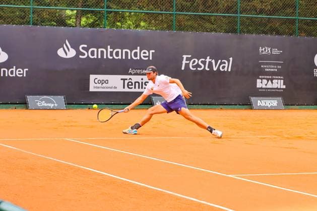 Curitiba ATP, Tennis Herren CH 100 Joao Lucas Reis passes the qualifying CURITIBA (PR), 10 21 2024- TENNIS ATP CHALLENGER CURITIBA JOAO LUCAS REIS RYAN NIJBOER- Joao Lucas Reis managed to pass the qualifying round by defeating Dutchman Ryan Nijboer 6 2 and 6 3 in the last round of qualifying and is guaranteed a place in the main draw. The ATP Challenger Curitiba is being held on the courts of Graciosa Country Club and will end on October 27, 2024. (Foto: Edson De Souza Thenews2 imago images) SPO  Copyright: xEdsonxTeodoroxDexSouzax