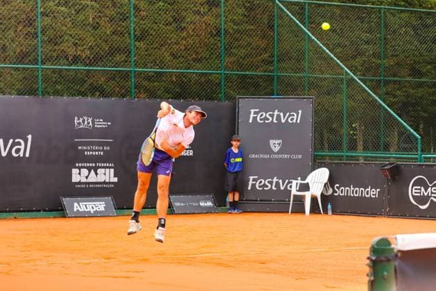Curitiba ATP, Tennis Herren CH 100 Joao Lucas Reis passes the qualifying CURITIBA (PR), 10 21 2024- TENNIS ATP CHALLENGER CURITIBA JOAO LUCAS REIS RYAN NIJBOER- Joao Lucas Reis managed to pass the qualifying round by defeating Dutchman Ryan Nijboer 6 2 and 6 3 in the last round of qualifying and is guaranteed a place in the main draw. The ATP Challenger Curitiba is being held on the courts of Graciosa Country Club and will end on October 27, 2024. (Foto: Edson De Souza Thenews2 imago images) SPO  Copyright: xEdsonxTeodoroxDexSouzax