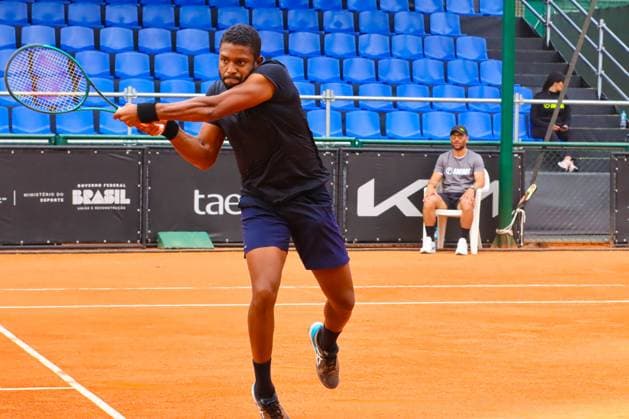 Curitiba ATP, Tennis Herren CH 100 Joao Lucas Reis passes the qualifying CURITIBA (PR), 10 21 2024- TENNIS ATP CHALLENGER CURITIBA JOAO LUCAS REIS RYAN NIJBOER- Joao Lucas Reis managed to pass the qualifying round by defeating Dutchman Ryan Nijboer 6 2 and 6 3 in the last round of qualifying and is guaranteed a place in the main draw. The ATP Challenger Curitiba is being held on the courts of Graciosa Country Club and will end on October 27, 2024. (Foto: Edson De Souza Thenews2 imago images) SPO  Copyright: xEdsonxTeodoroxDexSouzax