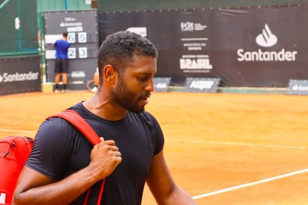 Curitiba ATP, Tennis Herren CH 100 Joao Lucas Reis passes the qualifying CURITIBA (PR), 10 21 2024- TENNIS ATP CHALLENGER CURITIBA JOAO LUCAS REIS RYAN NIJBOER- Joao Lucas Reis managed to pass the qualifying round by defeating Dutchman Ryan Nijboer 6 2 and 6 3 in the last round of qualifying and is guaranteed a place in the main draw. The ATP Challenger Curitiba is being held on the courts of Graciosa Country Club and will end on October 27, 2024. (Foto: Edson De Souza Thenews2 imago images) SPO  Copyright: xEdsonxTeodoroxDexSouzax