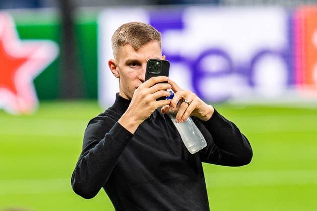 21 10 2024, Press conference before Real Madrid vs Borussia Dortmund, UEFA Champions League, Matchday 3 Nico Schlotterbeck at the pitch inspection at the Estadio Santiago Bernabeu Copyright: xBahhoxKarax