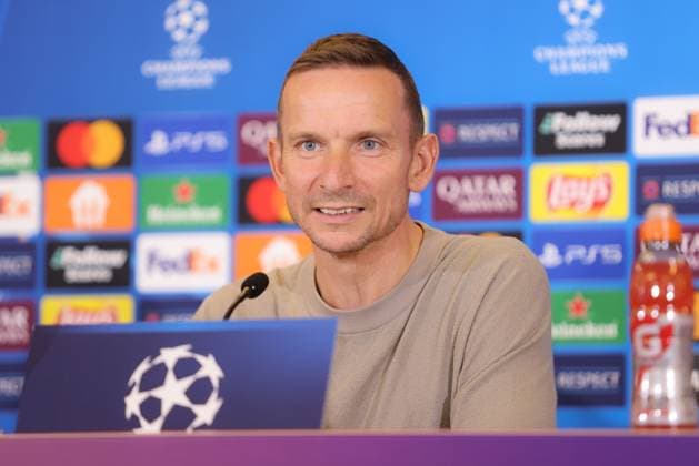 SOCCER - UEFA CL, RBS vs Zagreb SALZBURG,AUSTRIA,22.OCT.24 - SOCCER - UEFA Champions League, Red Bull Salzburg vs GNK Dinamo Zagreb, preview, press conference, PK, Pressekonferenz RBS. Image shows head coach Pepijn Lijnders (RBS).  GEPAxpictures xMathiasxMandl