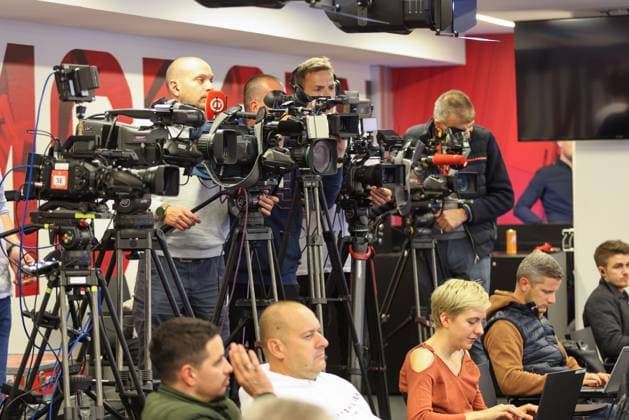SOCCER - UEFA CL, RBS vs Zagreb SALZBURG,AUSTRIA,22.OCT.24 - SOCCER - UEFA Champions League, Red Bull Salzburg vs GNK Dinamo Zagreb, preview, press conference, PK, Pressekonferenz RBS. Image shows cameras.  GEPAxpictures xMathiasxMandl