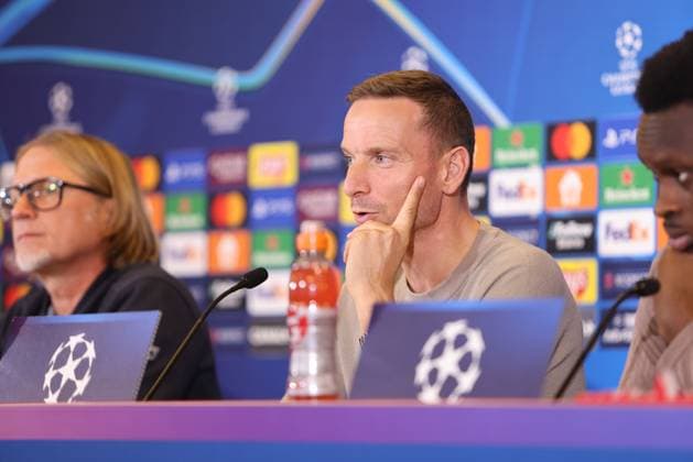 SOCCER - UEFA CL, RBS vs Zagreb SALZBURG,AUSTRIA,22.OCT.24 - SOCCER - UEFA Champions League, Red Bull Salzburg vs GNK Dinamo Zagreb, preview, press conference, PK, Pressekonferenz RBS. Image shows head coach Pepijn Lijnders (RBS).  GEPAxpictures xMathiasxMandl