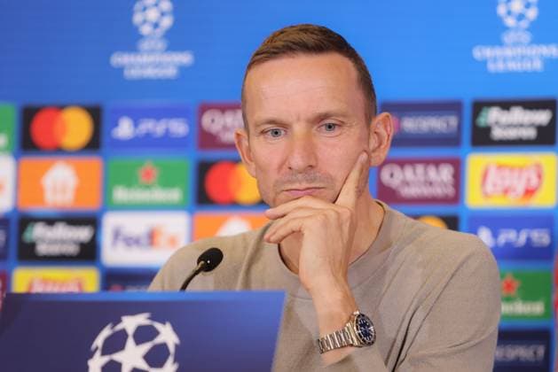 SOCCER - UEFA CL, RBS vs Zagreb SALZBURG,AUSTRIA,22.OCT.24 - SOCCER - UEFA Champions League, Red Bull Salzburg vs GNK Dinamo Zagreb, preview, press conference, PK, Pressekonferenz RBS. Image shows head coach Pepijn Lijnders (RBS).  GEPAxpictures xMathiasxMandl