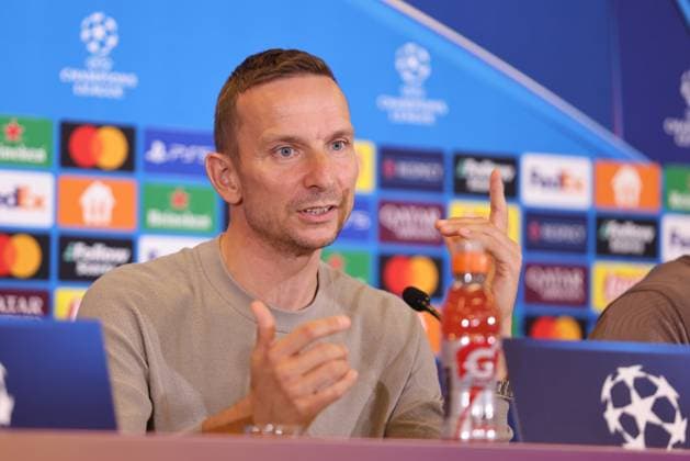 SOCCER - UEFA CL, RBS vs Zagreb SALZBURG,AUSTRIA,22.OCT.24 - SOCCER - UEFA Champions League, Red Bull Salzburg vs GNK Dinamo Zagreb, preview, press conference, PK, Pressekonferenz RBS. Image shows head coach Pepijn Lijnders (RBS).  GEPAxpictures xMathiasxMandl