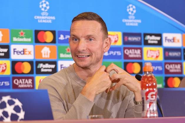 SOCCER - UEFA CL, RBS vs Zagreb SALZBURG,AUSTRIA,22.OCT.24 - SOCCER - UEFA Champions League, Red Bull Salzburg vs GNK Dinamo Zagreb, preview, press conference, PK, Pressekonferenz RBS. Image shows head coach Pepijn Lijnders (RBS).  GEPAxpictures xMathiasxMandl