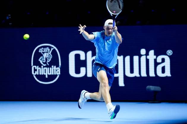 22 10 2024, Basel, St Jakobshalle, ATP Swiss Indoors Basel, Dominic Stricker SUI during the 1 16 Round match Basel St Jakobshalle Basel Switzerland Copyright: xJustPictures.ch DanielaxPorcellix jp-en-DaPo-20241022-_DP16921