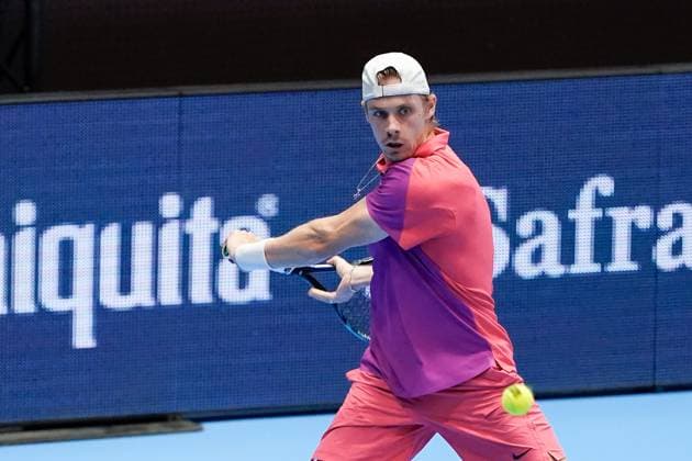 22 10 2024, Basel, St Jakobshalle, ATP Swiss Indoors Basel, Denis Shapovalov CAN in action during the 1 16 Round match Basel St Jakobshalle Basel Switzerland Copyright: xJustPictures.ch DanielaxPorcellix jp-en-DaPo-20241022-_DP17049