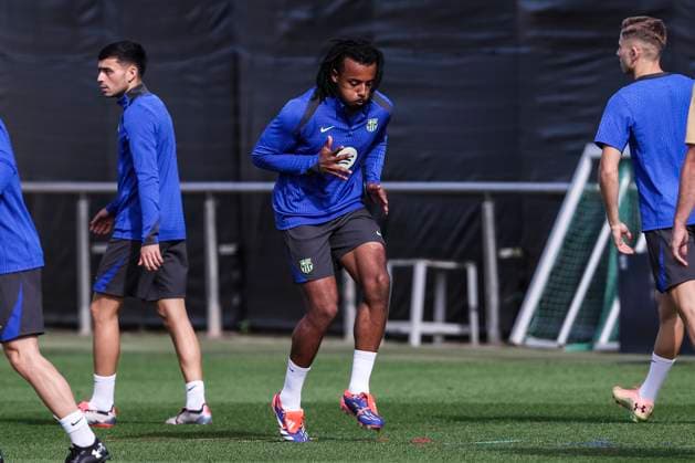 October 22, 2024, Sant Joan Despi, Barcelona, SPAIN: Jules Kounde during the training day of FC Barcelona, Barca ahead UEFA Champions League, football match against Bayern Munich at Ciudad Esportiva Joan Gamper on October 22, 2024 in Sant Joan Despi, Barcelona, Spain. Sant Joan Despi SPAIN - ZUMAa181 20241022_zaa_a181_013 Copyright: xJavierxBorregox