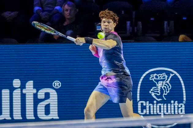 Ben Shelton USA , Tennis, Swiss Indoors ATP World Tour 500 , 1 16 Finals Singles, 2024, Tomas Martin Etcheverry ARG vs Ben Shelton USA , 22 10 2024, St Jakobshalle, Basel, Switzerland Basel St Jakobshalle BS Switzerland Copyright: xGrantxHubbsx