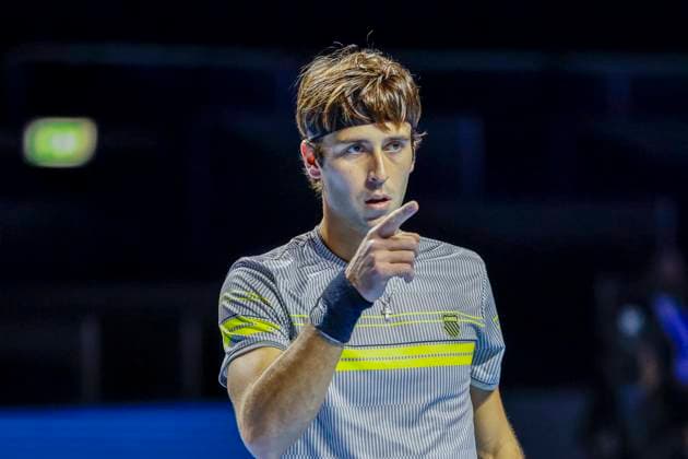 Tomas Martin Etcheverry ARG , Tennis, Swiss Indoors ATP World Tour 500 , 1 16 Finals Singles, 2024, Tomas Martin Etcheverry ARG vs Ben Shelton USA , 22 10 2024, St Jakobshalle, Basel, Switzerland Basel St Jakobshalle BS Switzerland Copyright: xGrantxHubbsx
