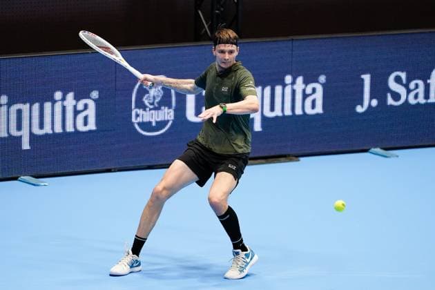 22 10 2024, Basel, St Jakobshalle, ATP Swiss Indoors Basel, Alexander Bublik KAZ in action during the 1 16 Round match Basel St Jakobshalle Basel Switzerland Copyright: xJustPictures.ch DanielaxPorcellix jp-en-DaPo-20241022-_DP17175