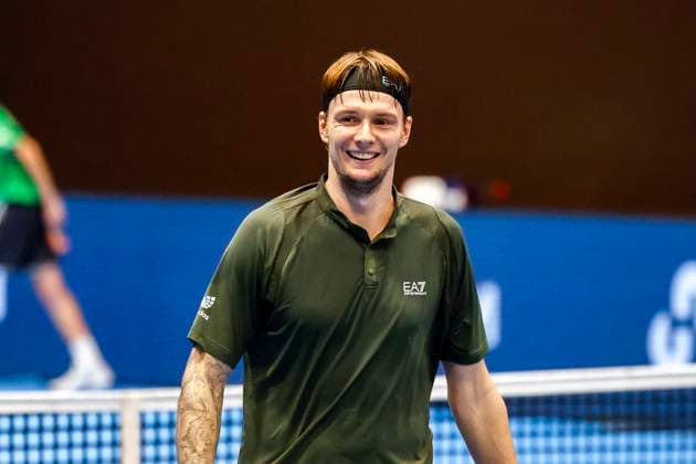 Alexander Bublik KAZ , Tennis, Swiss Indoors ATP World Tour 500 , 1 16 Finals Singles, 2024, Botic v de Zandschulp NED vs Alexander Bublik KAZ , 22 10 2024, St Jakobshalle, Basel, Switzerland Basel St Jakobshalle BS Switzerland Copyright: xGrantxHubbsx