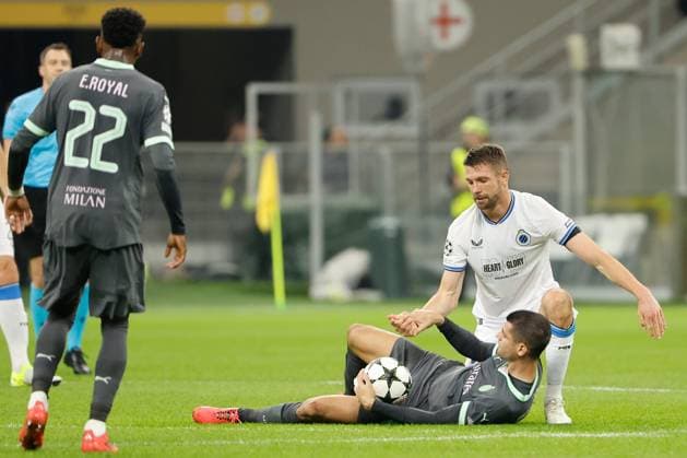 AC Milan v Club Brugge - UEFA Champions League MILAN, ITALY - OCTOBER 22 : Morata Alvaro forward of AC Milan battles for the ball with Mechele Brandon defender of Club Brugge during matchday 3 of the UEFA Champions League, a league phase match between AC Milan and Club Brugge at the San Siro stadium on October 22, 2024 in Milan, Italy, 22 10 2024 Milan Italy  Copyright: xJanxDexMeuleneirx