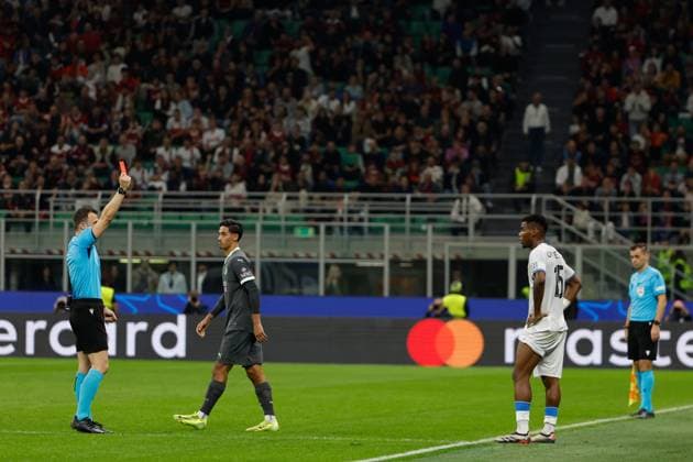 AC Milan v Club Brugge - UEFA Champions League MILAN, ITALY - OCTOBER 22 : Onyedika Raphael midfielder of Club Brugge receiving a red card from referee Zwayer Felix (GER) during matchday 3 of the UEFA Champions League, a league phase match between AC Milan and Club Brugge at the San Siro stadium on October 22, 2024 in Milan, Italy, 22 10 2024 Milan Italy  Copyright: xJanxDexMeuleneirx
