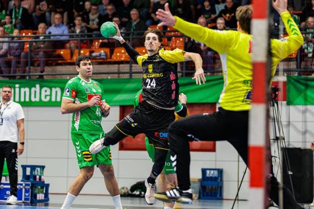 v l Luka Sebetic GWD Minden, 40 , Mikael Helmersson HSC 2000 Coburg, 24 , Malte Semisch GWD Minden, 01 GER, TuS N Luebbecke vs HSC 2000 Coburg, Handball, 2 Bundesliga, Matchday 8, Season 2024 2025, 22 10 2024 GER, TuS N Luebbecke vs HSC 2000 Coburg, Handball, 2 Bundesliga, Matchday 8, Season 2024 2025, 22 10 2024 Luebbecke Copyright: xEibner-Pressefoto JanxRollingerx EP_JSK