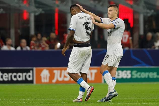 AC Milan v Club Brugge - UEFA Champions League MILAN, ITALY - OCTOBER 22 : Onyedika Raphael midfielder of Club Brugge leaves the field with support of Jutgla Ferran forward of Club Brugge after receiving a red card from referee referee Zwayer Felix (GER) during matchday 3 of the UEFA Champions League, a league phase match between AC Milan and Club Brugge at the San Siro stadium on October 22, 2024 in Milan, Italy, 22 10 2024 Milan Italy  Copyright: xJanxDexMeuleneirx