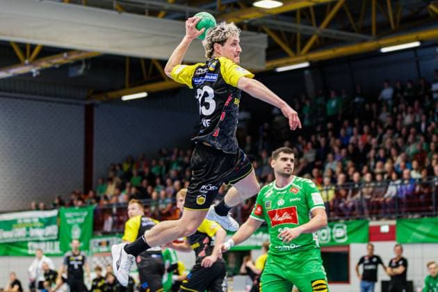 Jannes Krone HSC 2000 Coburg, 23 in goal GER, TuS N Luebbecke vs HSC 2000 Coburg, Handball, 2 Bundesliga, Matchday 8, Season 2024 2025, 22 10 2024 GER, GWD Minden vs HSC 2000 Coburg, Handball, 2 Bundesliga, Matchday 8, Season 2024 2025, 22 10 2024 Luebbecke Copyright: xEibner-Pressefoto JanxRollingerx EP_JSK