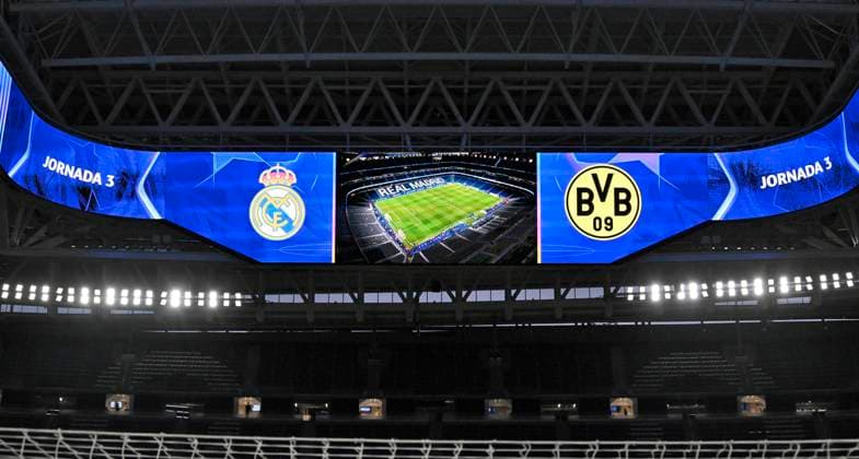 22 10 2024, Football UEFA Champions League 2024 2025, Matchday 3, Real Madrid Borussia Dortmund, at Estadio Santiango Bernabeu in Madrid Spain Todays match is shown on the scoreboard DFL and DFB regulations prohibit any use of photographs as image sequences and or quasi video