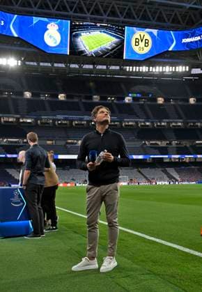 22 10 2024, Football UEFA Champions League 2024 2025, Matchday 3, Real Madrid Borussia Dortmund, at Estadio Santiango Bernabeu in Madrid Spain Edin Terzic Germany DFL and DFB regulations prohibit any use of photographs as image sequences and or quasi video