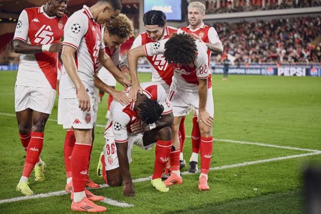 Sport Bilder des Tages Joy of Forward EMBOLO Breel (AS Monaco) and his teammates after goal. AS Monaco vs Red Star Belgrade - Crvena Zvezda - UEFA Champions League in Stade Louis II, MONACO, on October 22, 2024. FOOTBALL: C1 - AS Monaco vs Red Star Belgrade - Crvena zvezda - UEFA Champions League - 10 22 24 FredDides Panoramic 