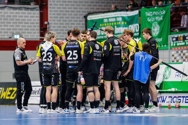 Timeout HSC 2000 Coburg GER, GWD Minden vs HSC 2000 Coburg, Handball, 2 Bundesliga, Matchday 8, Season 2024 2025, 22 10 2024 GER, GWD Minden vs HSC 2000 Coburg, Handball, 2 Bundesliga, Matchday 8, Season 2024 2025, 22 10 2024 Luebbecke Copyright: xEibner-Pressefoto JanxRollingerx EP_JSK