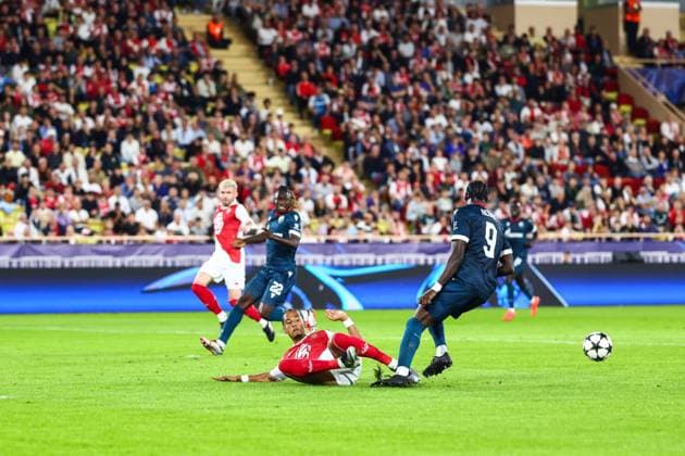 Fußball, CL, AS Monaco - Roter Stern Belgrad 22nd October 2024 - UEFA CHAMPIONS LEAGUE - J3 - SEASON 2024 2025 - AS MONACO vs CRVENA ZVEZDA - STADE LOUIS II kehrer (thilo) fault against ndiaye (cherif) who causes CRVENA ZVEZDA penalty MONACO MONACO Copyright: xSPORTPIXPRESSx xFREDxPORCUx