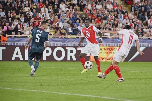 Fußball, CL, AS Monaco - Roter Stern Belgrad Midfielder MINAMINO Takumi (AS Monaco) mark a goal. AS Monaco vs Red Star Belgrade - Crvena Zvezda - UEFA Champions League in Stade Louis II, MONACO, on October 22, 2024. FOOTBALL: C1 - AS Monaco vs Red Star Belgrade - Crvena zvezda - UEFA Champions League - 10 22 24 FredDides Panoramic 