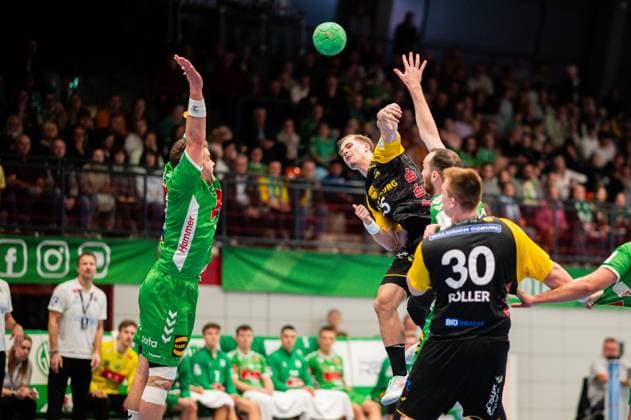 22 10 2024 Handball, 2024 2025, 2 Daikin Bundesliga, Matchday 8, GWD Minden HSC 2000 Coburg L M Ian Weber Minden , Jakob Knauer Coburg