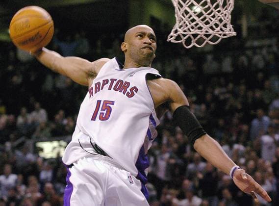 January 7, 2004, Toronto, On, Canada: The Toronto Raptors kick off the 2024-25 season on Wednesday night when they host the Cleveland Cavaliers at Scotiabank Arena. Toronto Raptors Vince Carter dunks during NBA, Basketball Herren, USA action against the Cleveland Cavaliers in Toronto Wednesday Jan. 7, 2004. Canada News - January 7, 2004  - ZUMAc35_ 20040107_zaf_c35_005 Copyright: xAaronxHarrisx
