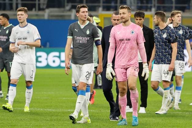AC Milan v Club Brugge - UEFA Champions League MILAN, ITALY - OCTOBER 22 : Vanaken Hans midfielder of Club Brugge and Mignolet Simon goalkeeper of Club Brugge pictured after matchday 3 of the UEFA Champions League phase between AC Milan and Club Brugge at the San Siro stadium on October 22, 2024 in Milan, Italy, 22 10 2024 Milan Italy  Copyright: xJanxDexMeuleneirx