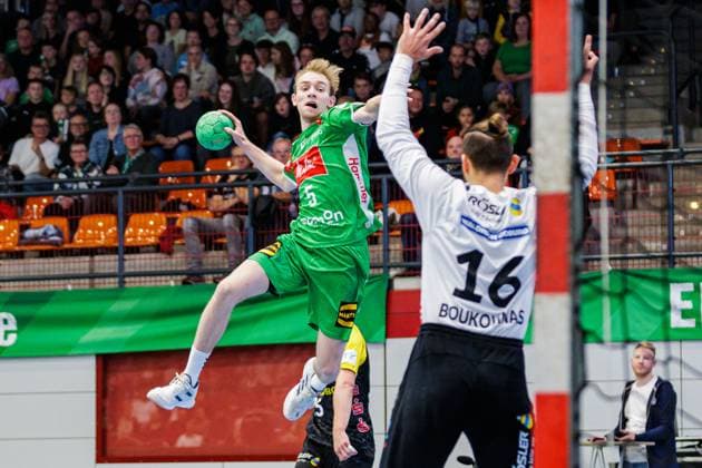v l Florian Kranzmann GWD Minden, 05 , Petros Boukovinas HSC 2000 Coburg, 16 GER, GWD Minden vs HSC 2000 Coburg, Handball, 2 Bundesliga, Matchday 8, Season 2024 2025, 22 10 2024 GER, GWD Minden vs HSC 2000 Coburg, Handball, 2 Bundesliga, Matchday 8, Season 2024 2025, 22 10 2024 Luebbecke Copyright: xEibner-Pressefoto JanxRollingerx EP_JSK
